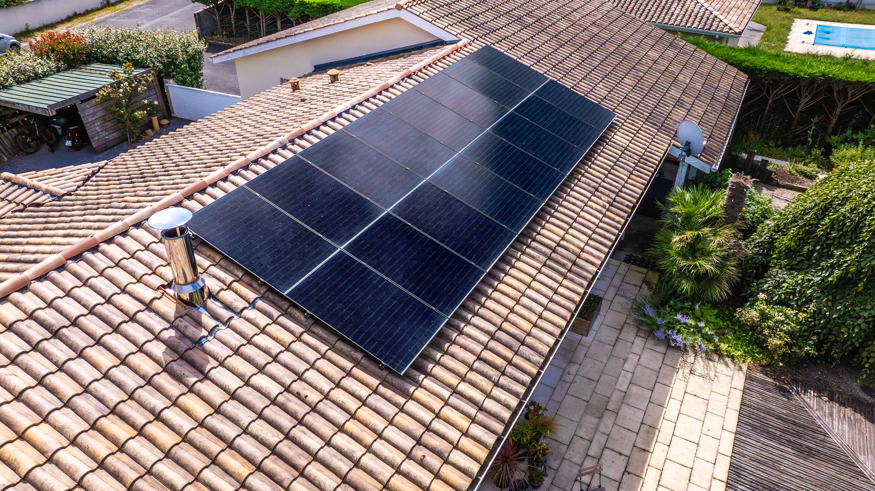 panneaux solaires sur un toit