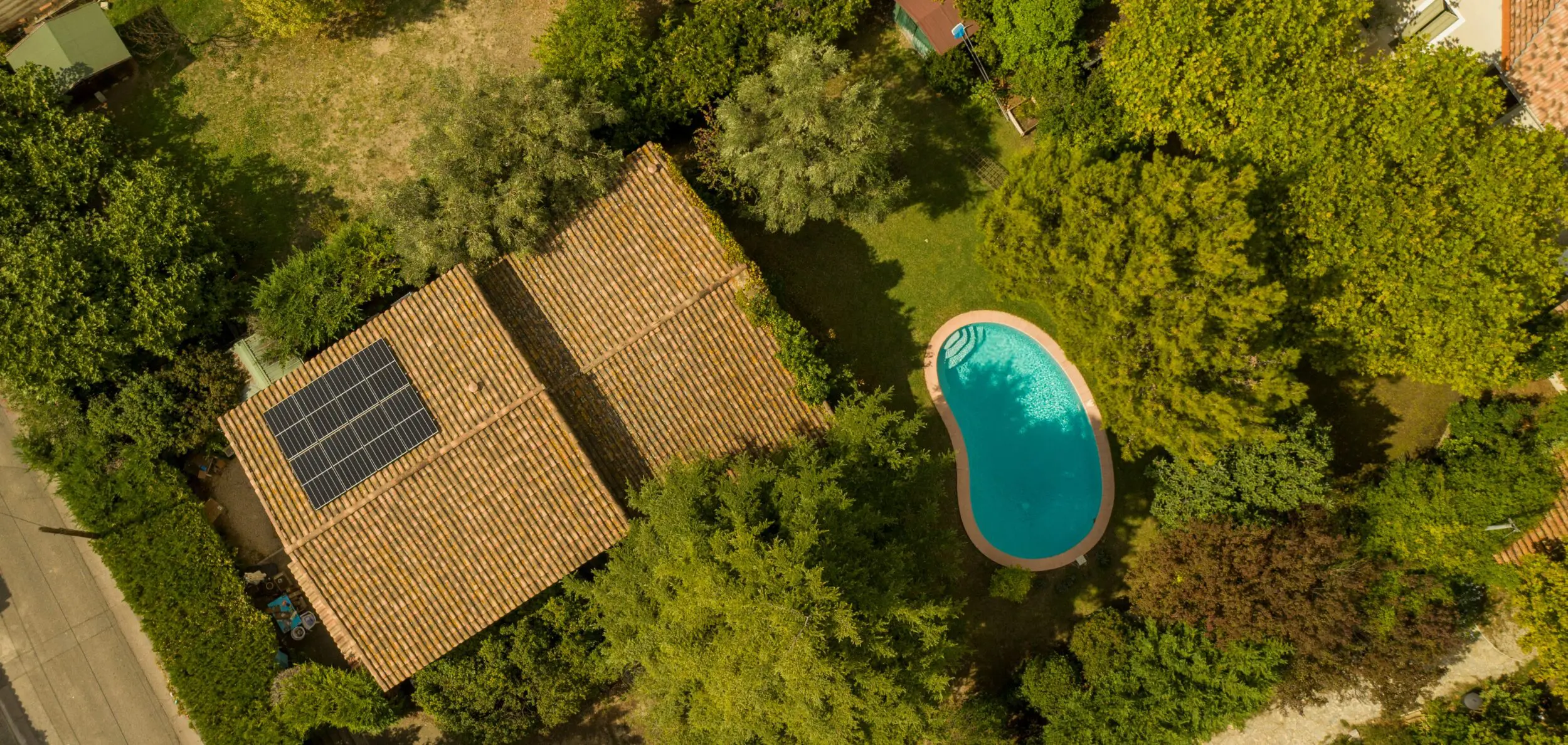 vue sur des panneaux solaire toit