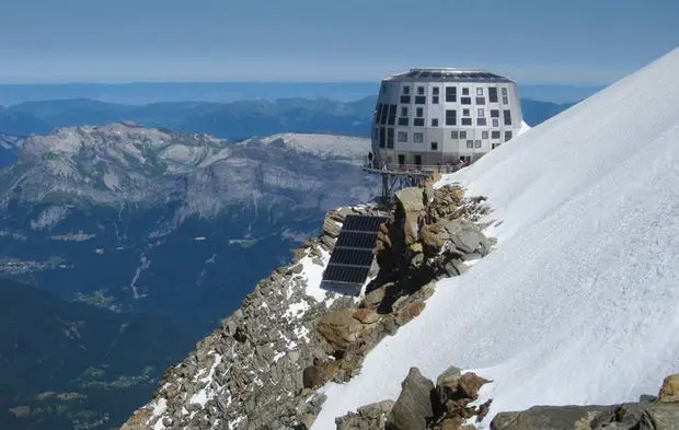 Panneaux solaire sur un gite de montagne