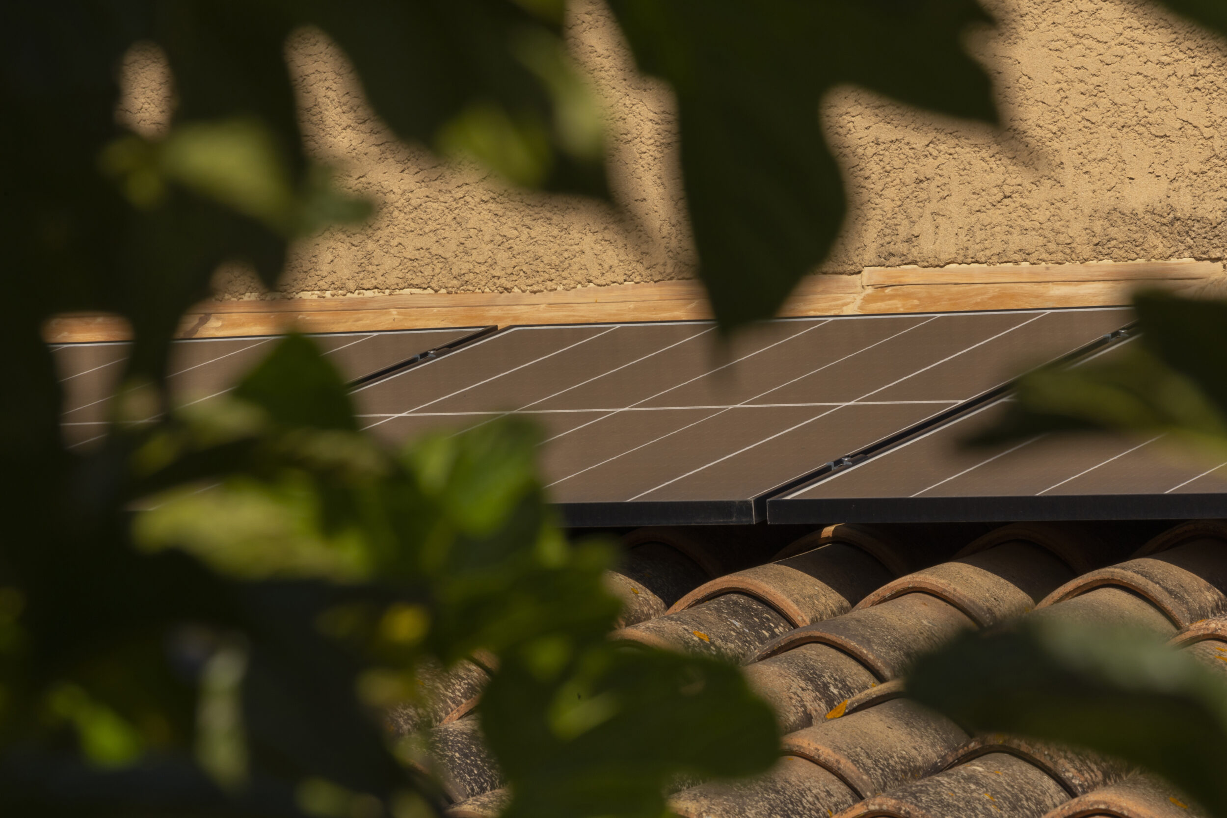photovolaique sur carport en tuiles