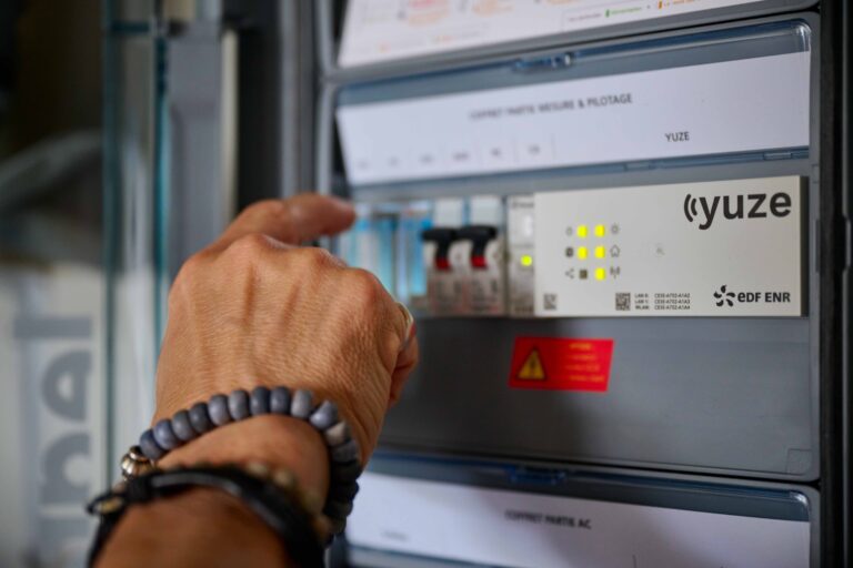 boitier YUZE, gestionnaire d'énergie d'EDF solutions solaires