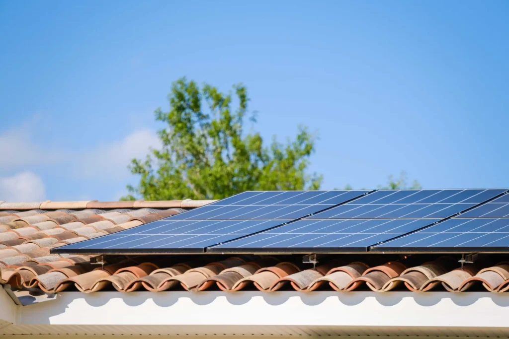 toiture avec installation solaire dessus
