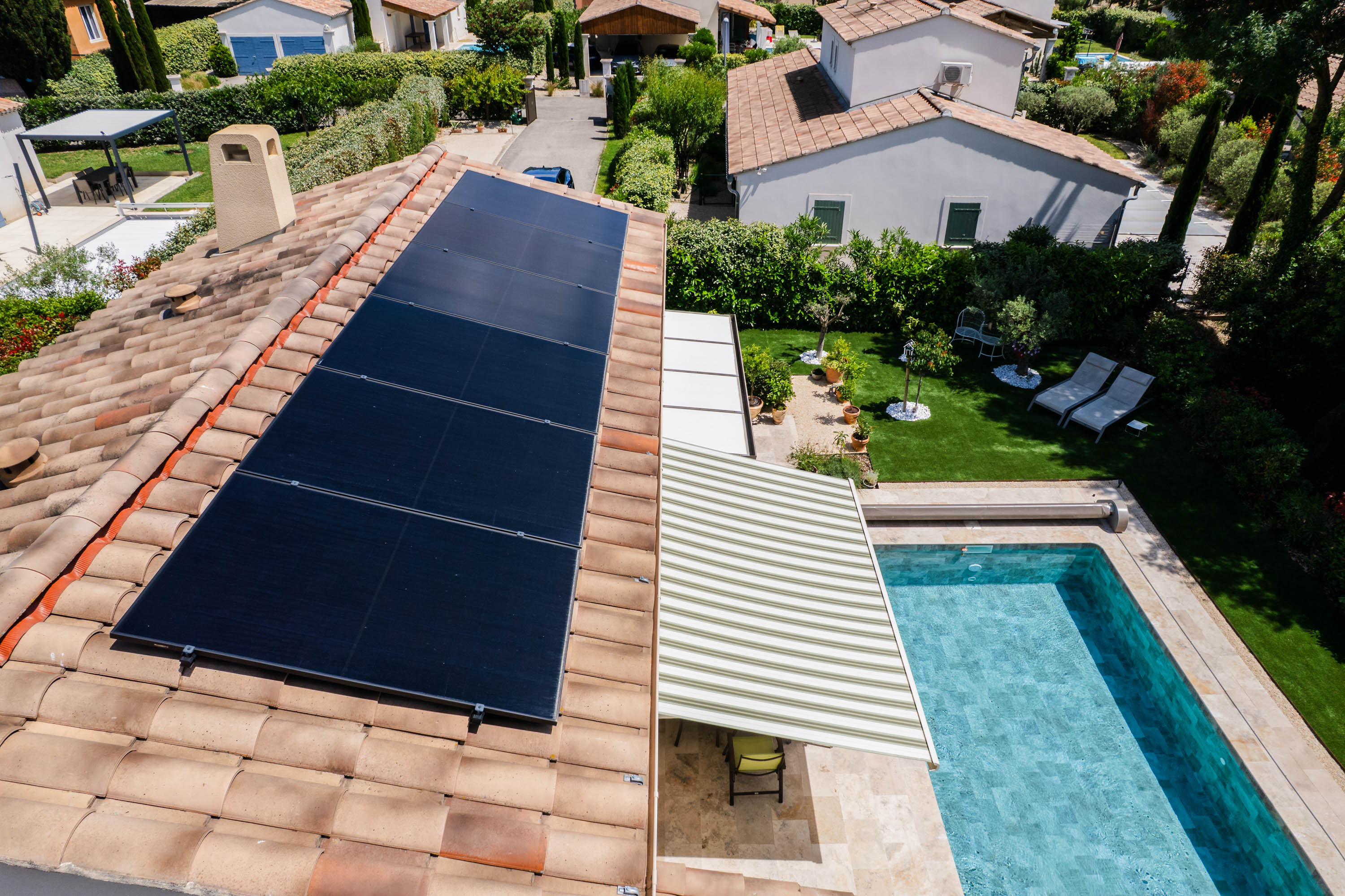 panneau fullblack sur toiture